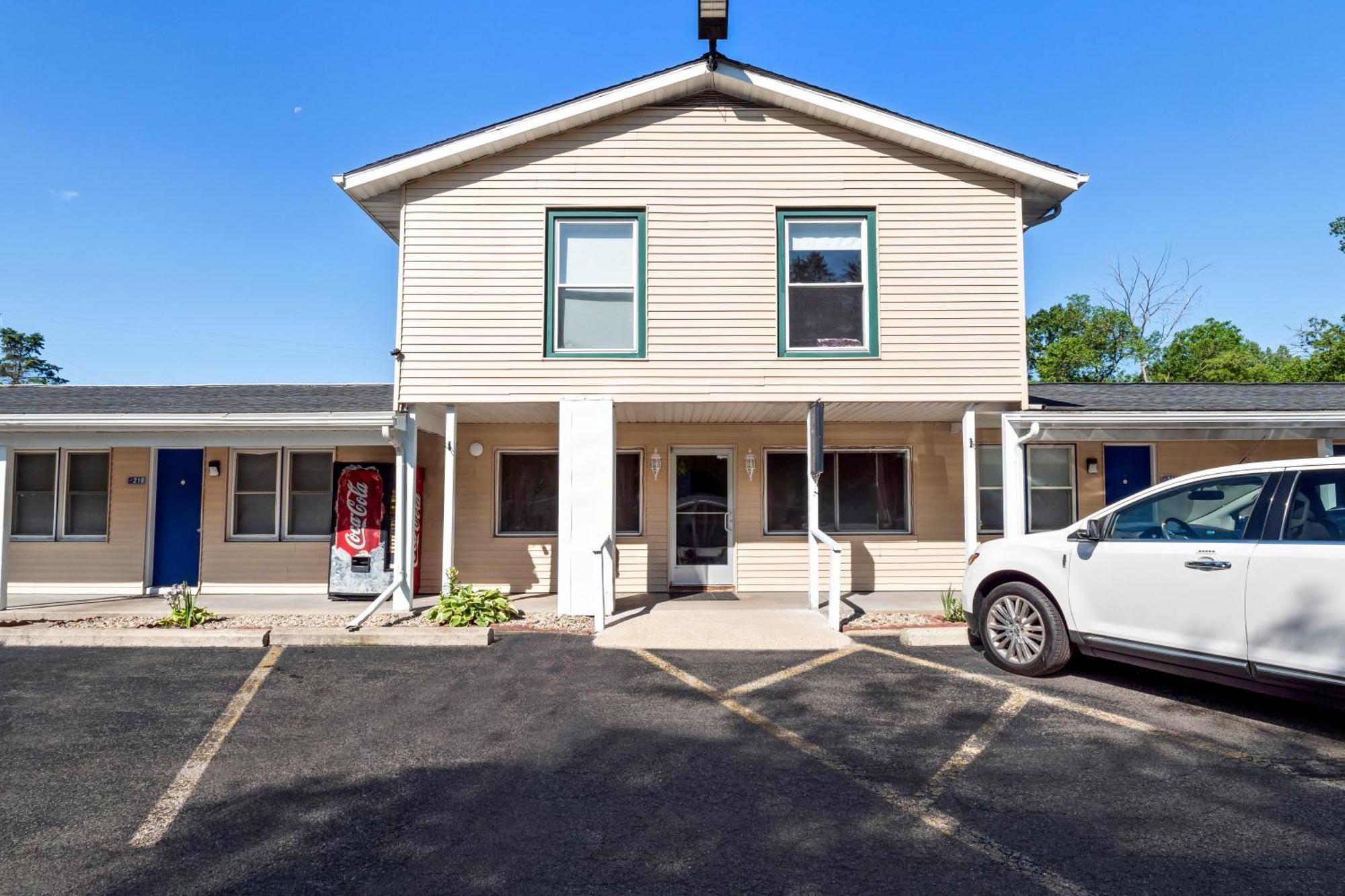 Americas Best Value Inn Jonesville/Hillsdale Exterior photo